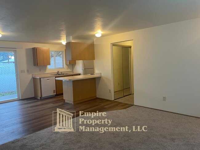 Photo - 355 Maple St