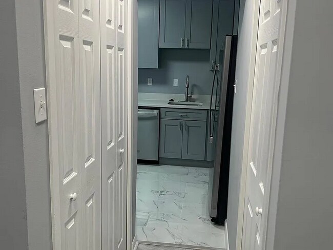 Photo - 3705 S George Mason Dr Unidad APT 1717S