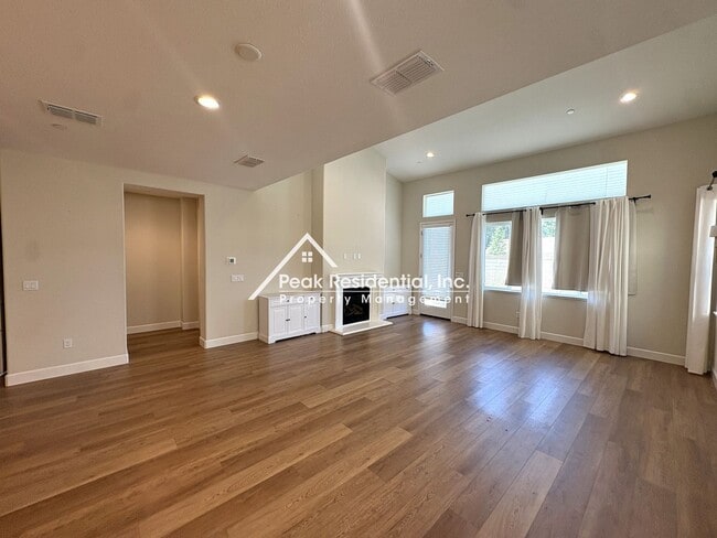 Photo - 2794 Elderberry St