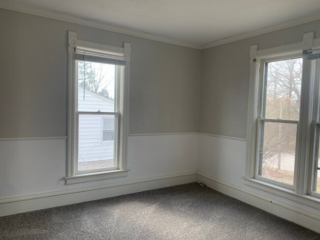 Photo - 320 W 13th St