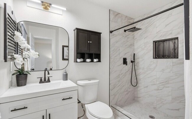 Photo - 4706 Esterbrook