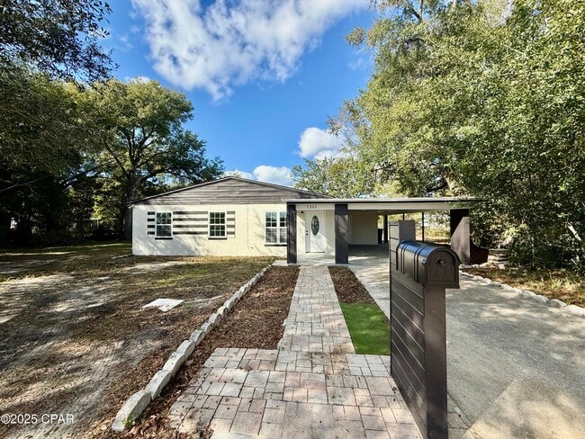 Photo - 1305 Flower Dr