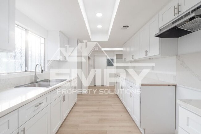Building Photo - 3 Bedroom 1 Bathroom House for Rent Fishburn Ave Bell CA