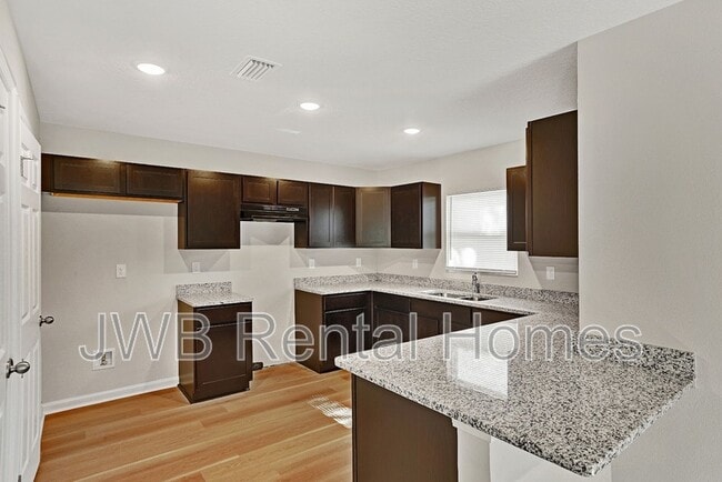 Photo - 1614 State St W