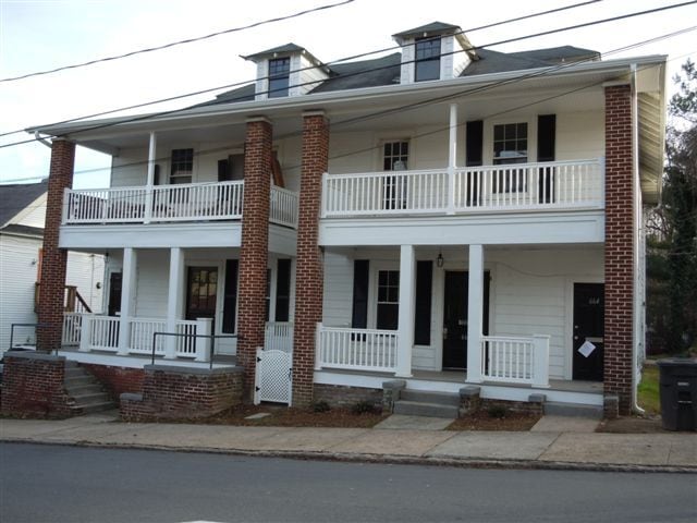 Photo - 664 W 2nd St