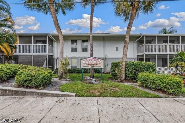 Building Photo - 1849 Maravilla Ave Unit A8
