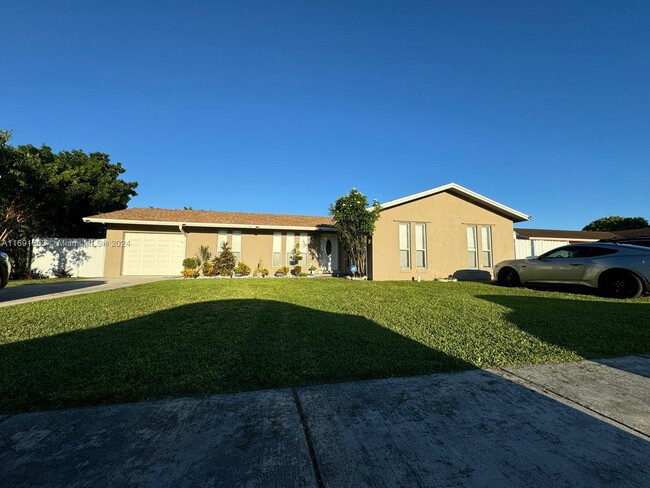 Photo - 16813 SW 107th Pl Casa