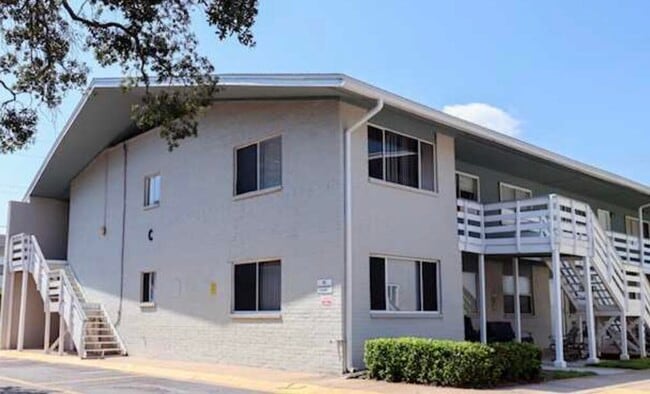 Building Photo - 726 Eglin Pkwy NE Unit c11