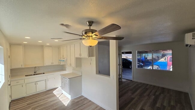 Building Photo - FOR RENT 1 BEDROOM I BATH DUPLEX