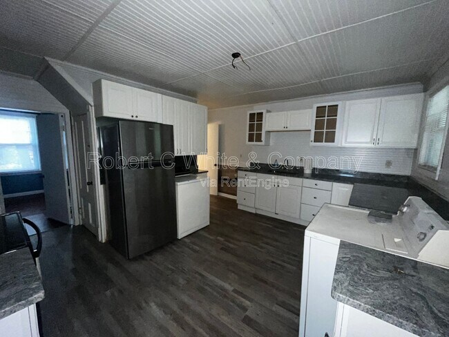 Photo - 98 N Grand St