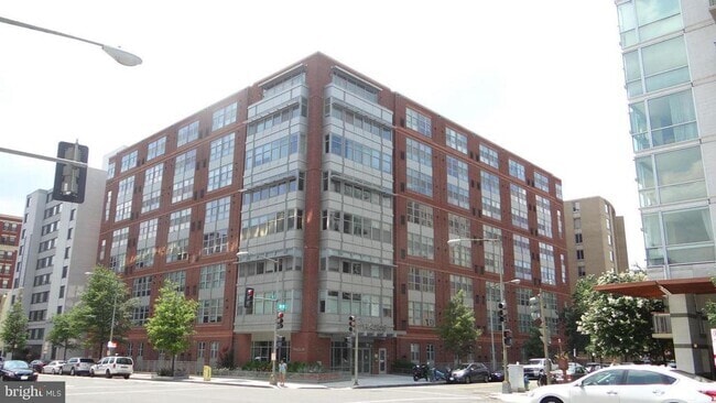 Building Photo - 1300 N St NW Unit 812 Rental