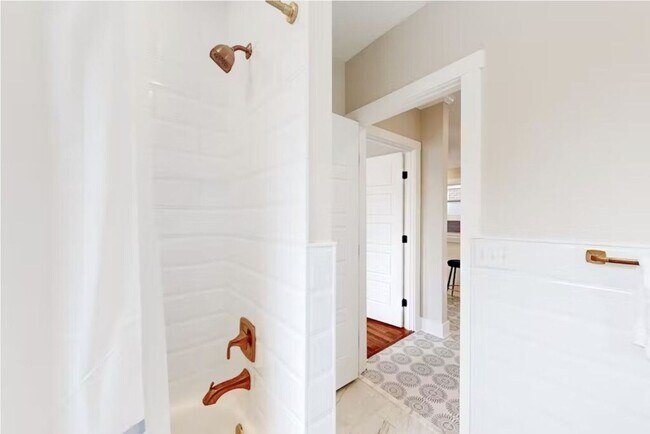 905 E Park Ave Unit B
