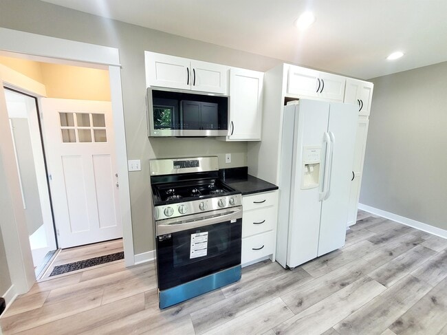 Photo - 3052 Burlingame Ave SW