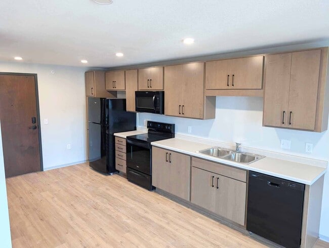 Lakefield Apartments - Lakefield Apartments
