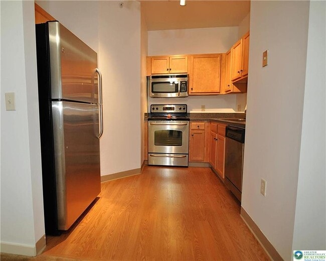Photo - 2121 Hokendauqua Ave