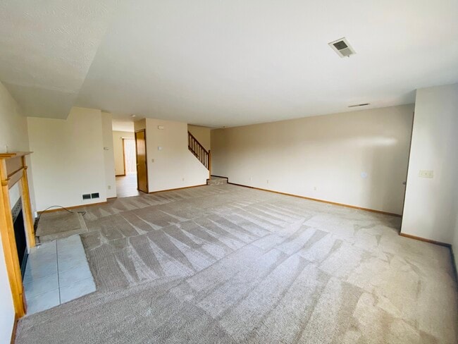 Photo - 7491 Shisler St NE