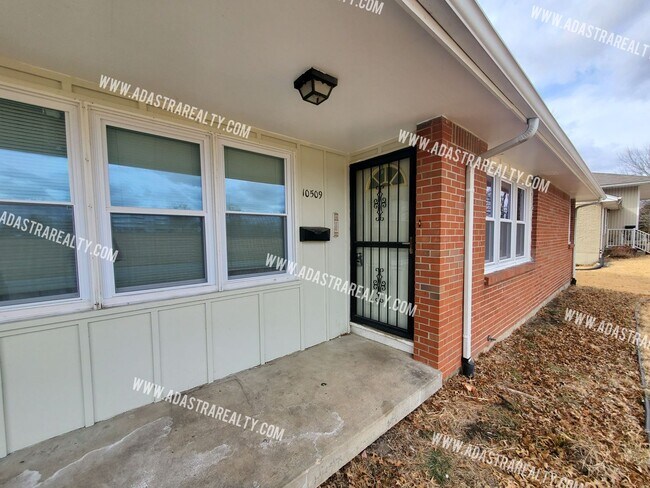 Photo - Spacious 2 Bedroom Duplex in Raytown-Avail...