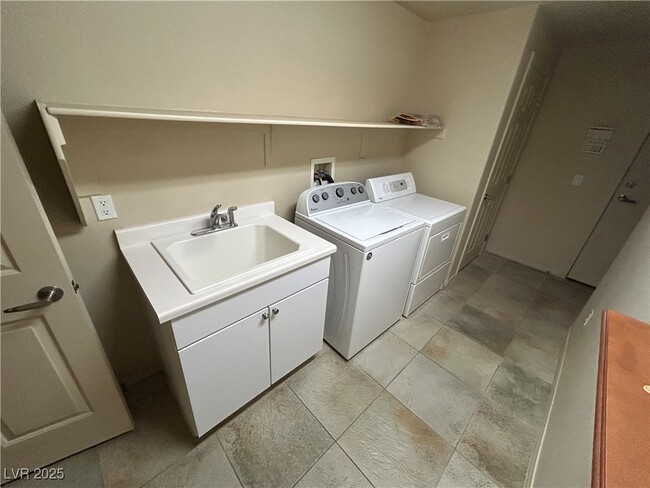 Building Photo - 11855 Portina Dr Unit 1013 Rental
