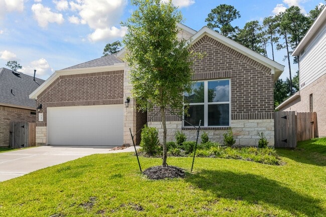 Photo - 560 Newcomb Holw Dr