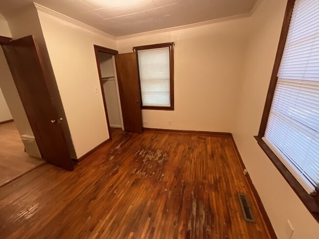 Photo - 28 St Mary Ave NW