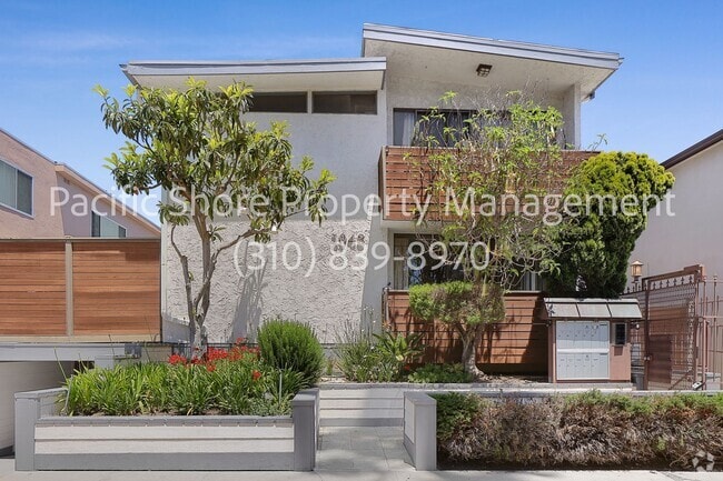Building Photo - Charming Upper-Level One Bedroom with Priv... Rental