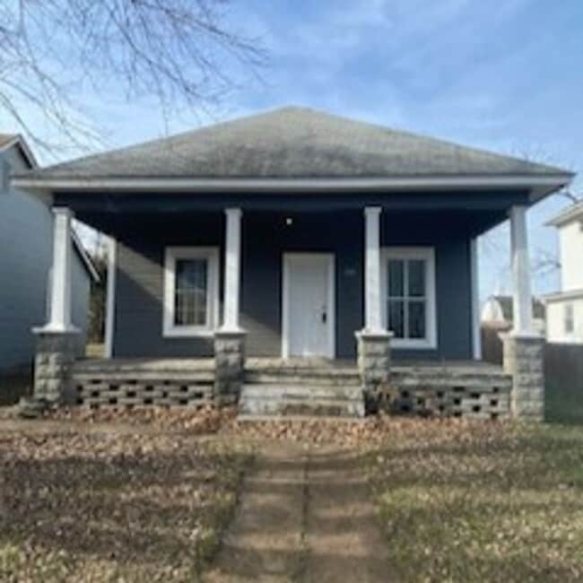Building Photo - COMING SOON: CUTE 2 BEDROOM / 1 BATHROOM HOUSE IN WEBB CITY MO!!!