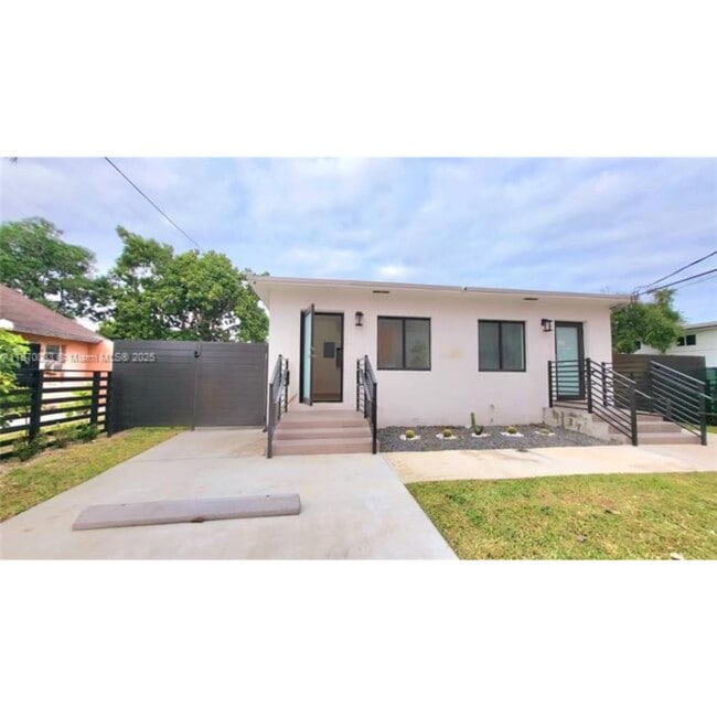 Building Photo - 681 NW 30th St Rental