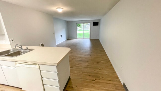 Fotografía del edificio - 6658 W Clinton Ln