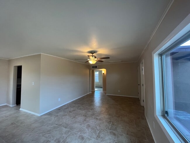 Photo - 3702 E Seneca St