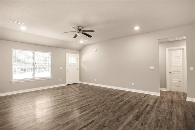 Photo - 25 Lockhart Ln