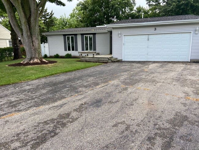 Photo - Beautiful, spacious 3 bedroom home in Savoy!