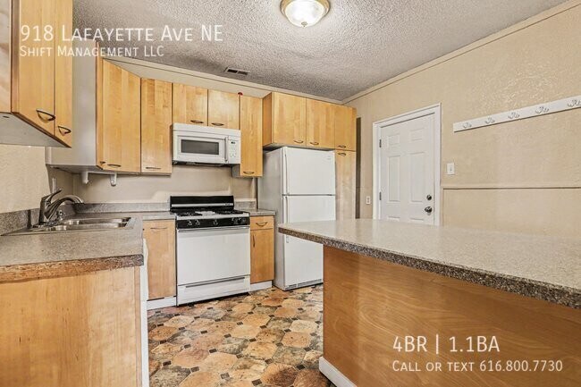 Photo - 918 Lafayette Ave NE