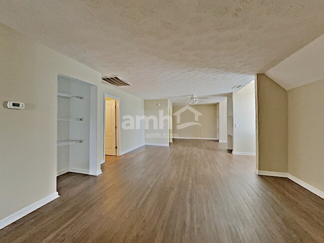 Photo - 5108 Bumblebee Dr