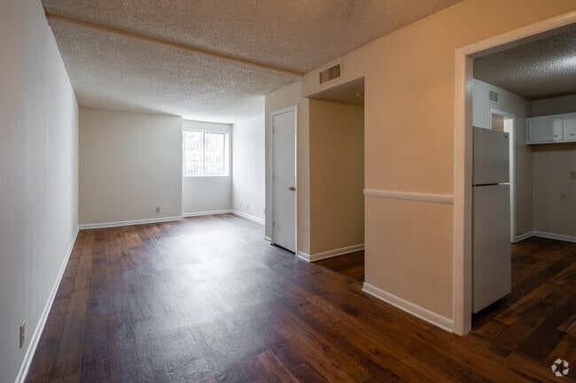 2BR, 1BA - 950SF - Living Room