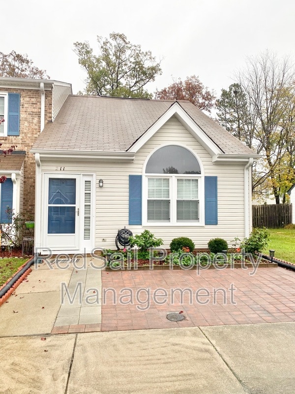 Building Photo - 211 Crestwood Ct Rental