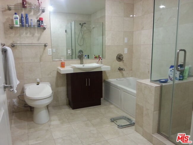 Photo - 1043 S Kenmore Ave Unit 506