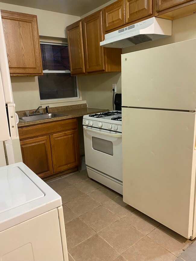 Kitchen - 4101 Gault Plz NE Unit 101