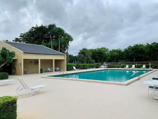 Photo - 2828 Tennis Club Dr Unit 403