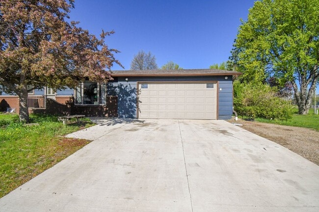 Photo - 103 Perry Ln
