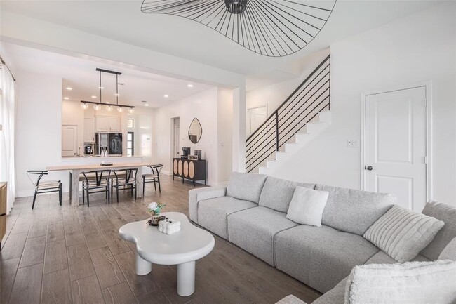 Photo - 304 Glen Arbor Dr