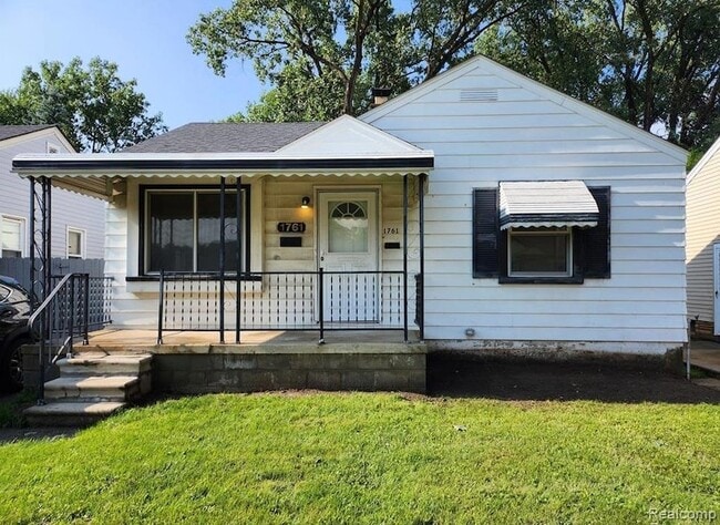 Building Photo - 1761 E Milton Ave Rental