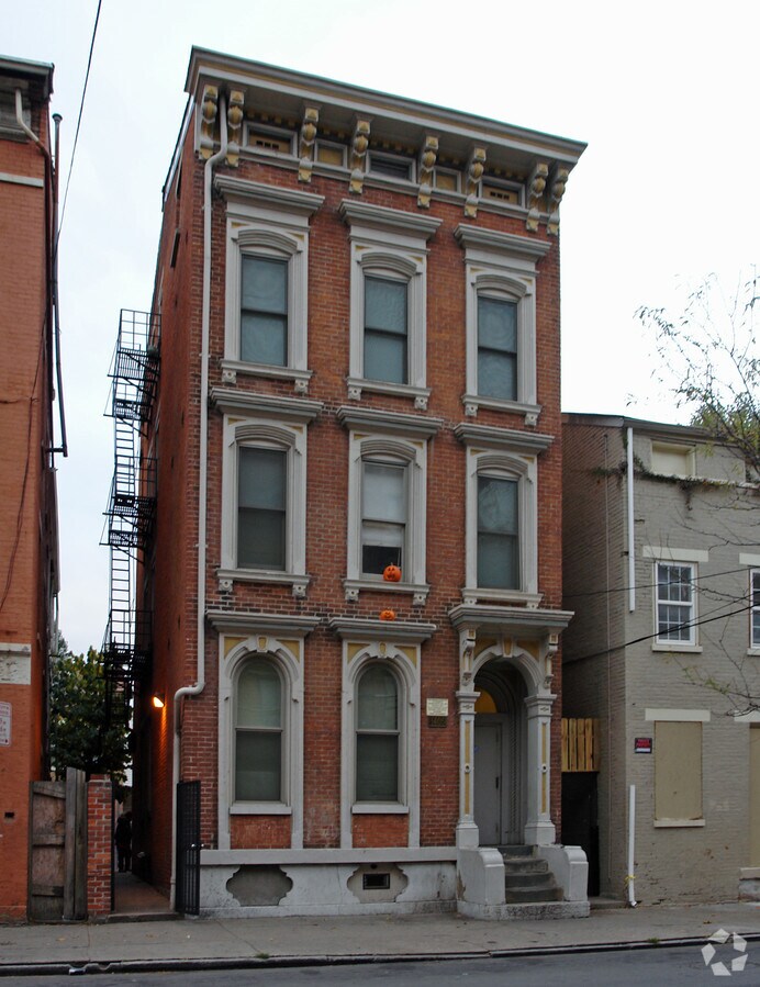 Photo - 1405 Race St Apartments