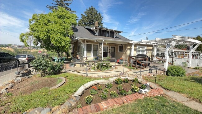 Photo - View of the River!  1-Bedroom in Lewiston Triplex -  Includes internet and utilities Unit Top Floor (3rd Floor)