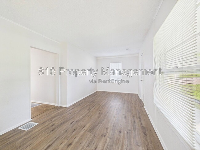 Photo - 1309 E 84th Terrace