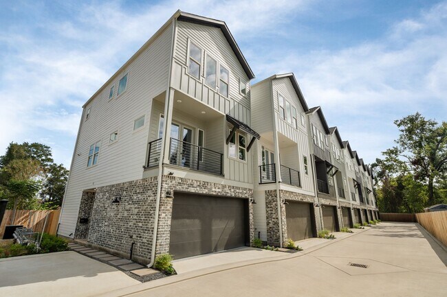 Photo - 717 Janisch Rd