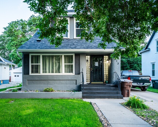 Building Photo - 613 E 3rd Ave Rental