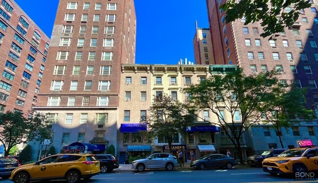 Building Photo - 147 E 72nd St Unit 4R