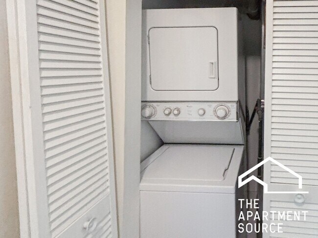 Photo - 5060 N Winchester Ave Unit 1W
