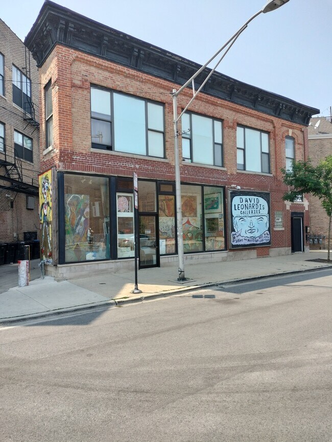 Building Photo - 1346 N Paulina St Rental