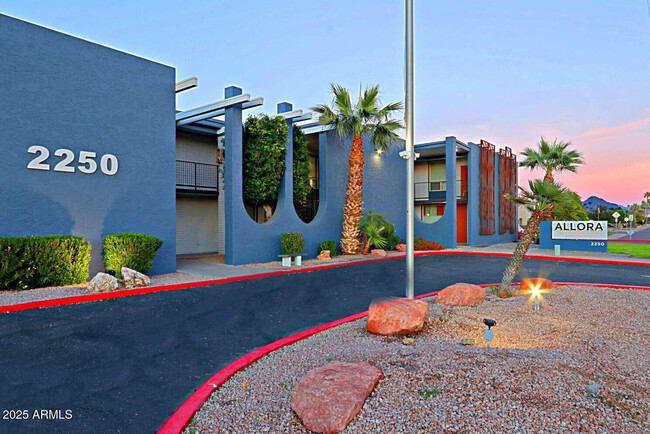 Building Photo - 2250 W Glendale Ave Unit S Rental